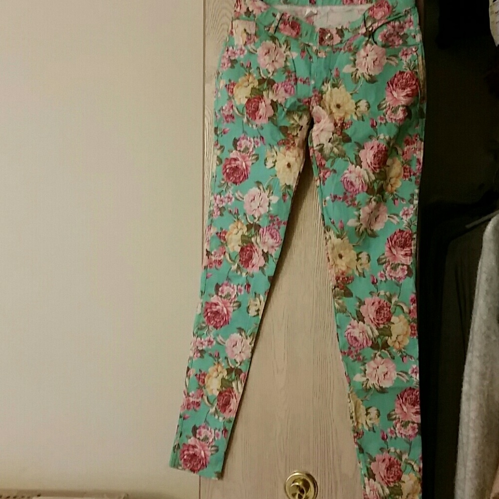Floral jeggins size Large never worn
